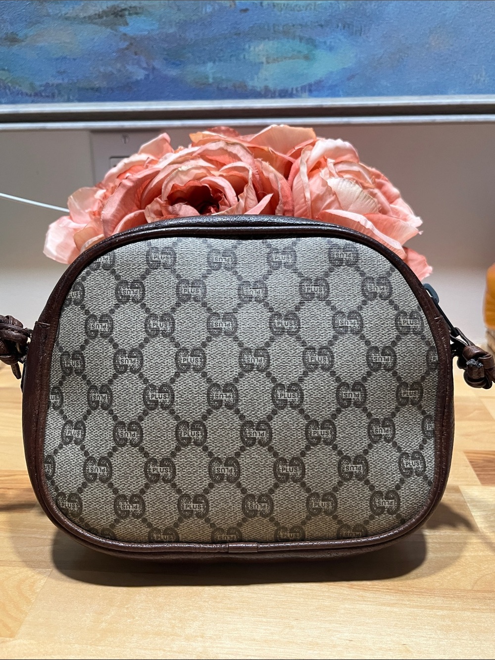 Vintage Gucci Plus crossbody with monogram. Exterior and interior bag is clean. - Picture 3 of 16